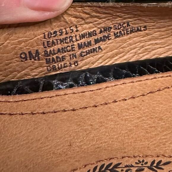 Sofft Women’s Black Leather Snakeskin Print Pumps with small Platform Size 9 - Picture 3 of 12